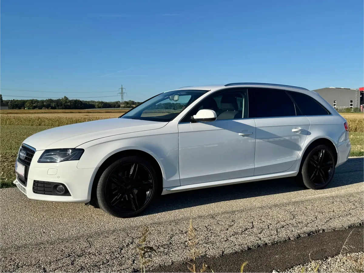 Audi A4 2011 photo 2