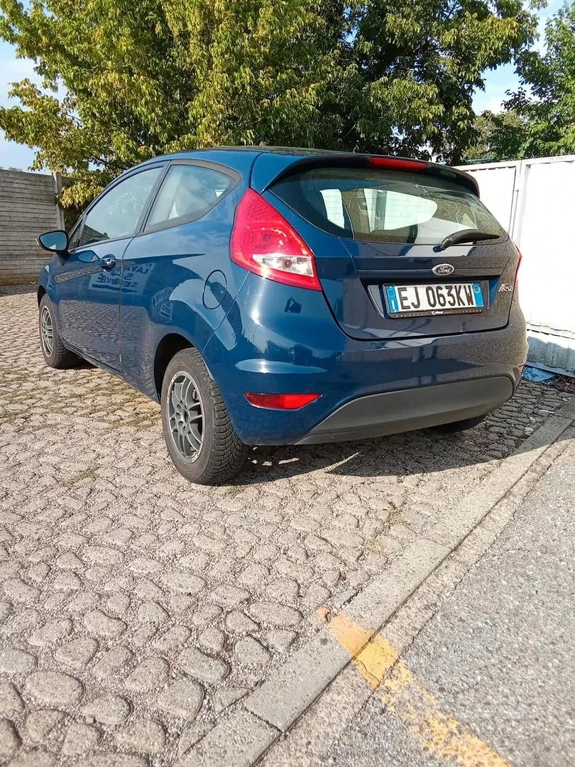 Ford Fiesta 2011 photo 2
