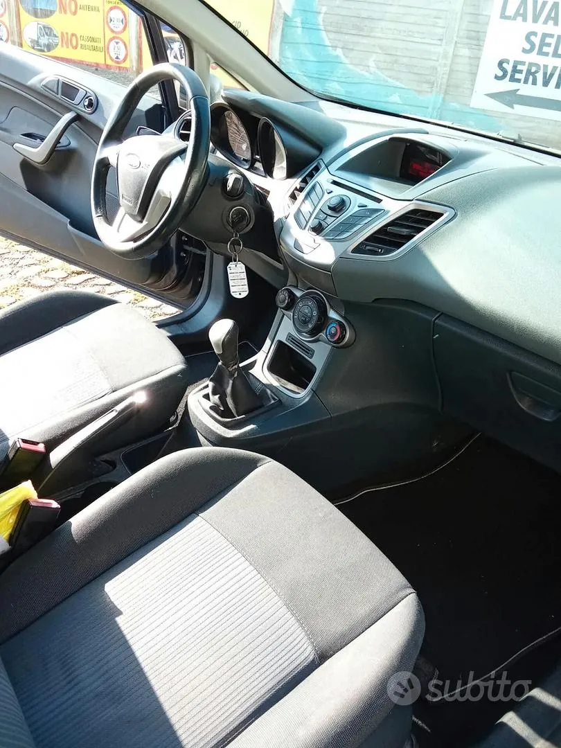Ford Fiesta 2011 photo 4