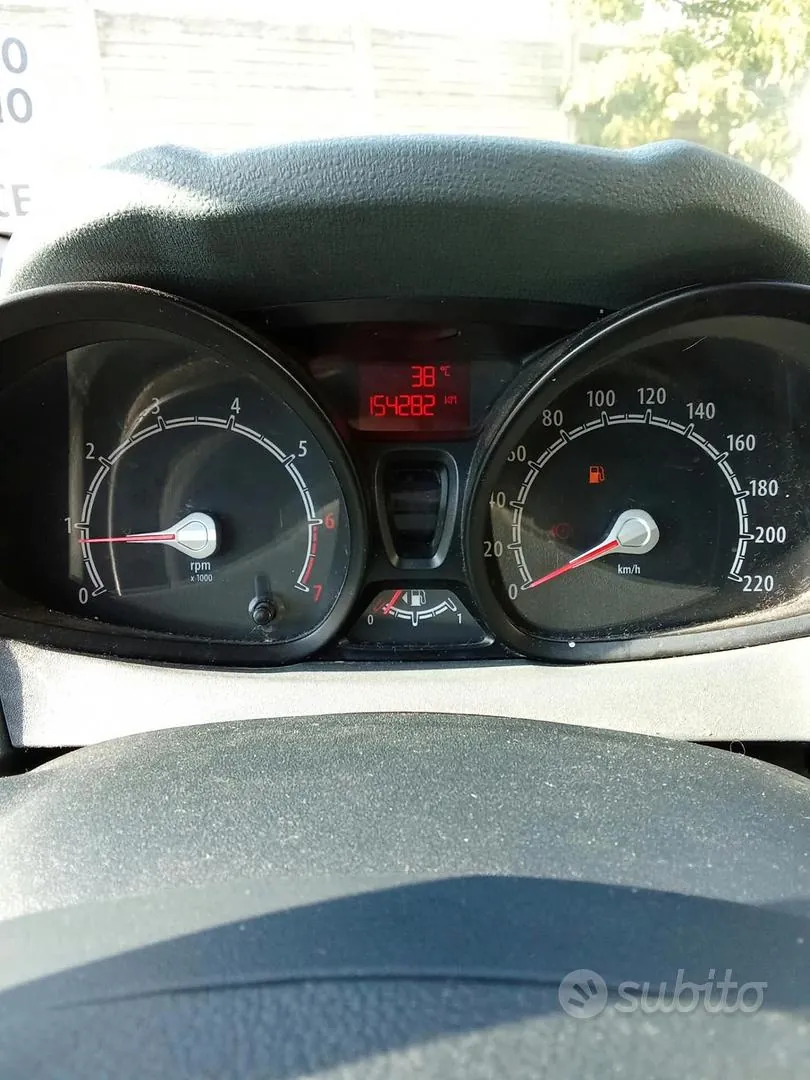 Ford Fiesta 2011 photo 3