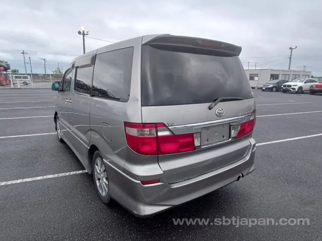 Toyota Alphard 2004 photo 3