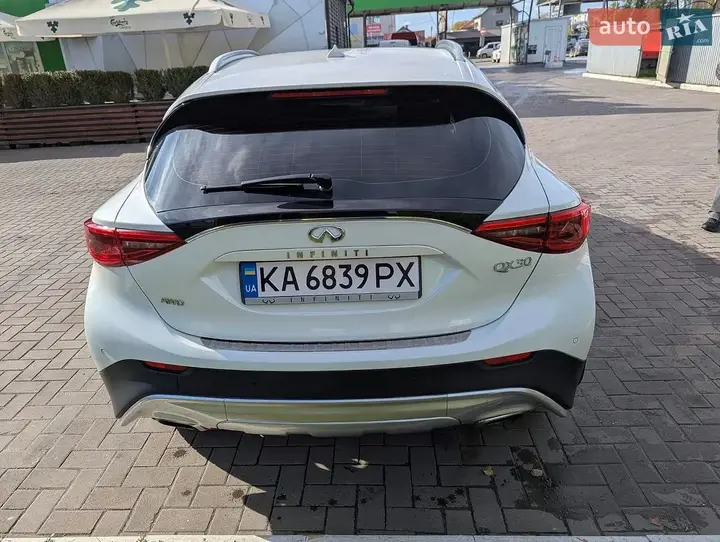 Infiniti Qx30 2016 photo 3
