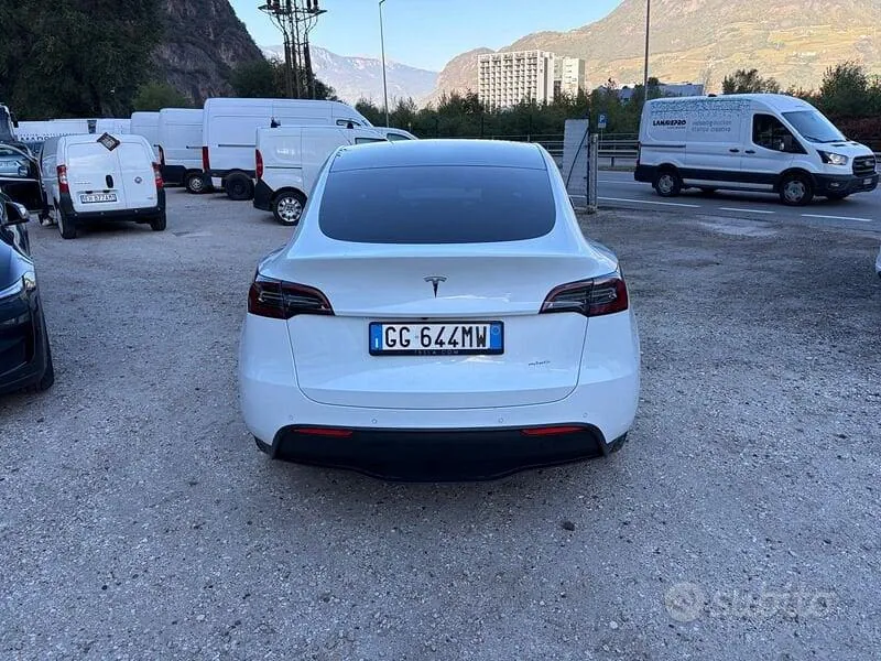 Tesla Model Y 2021 photo 2