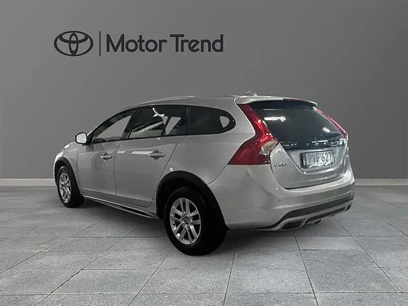 Volvo V60 Cross Country 2016 photo 2