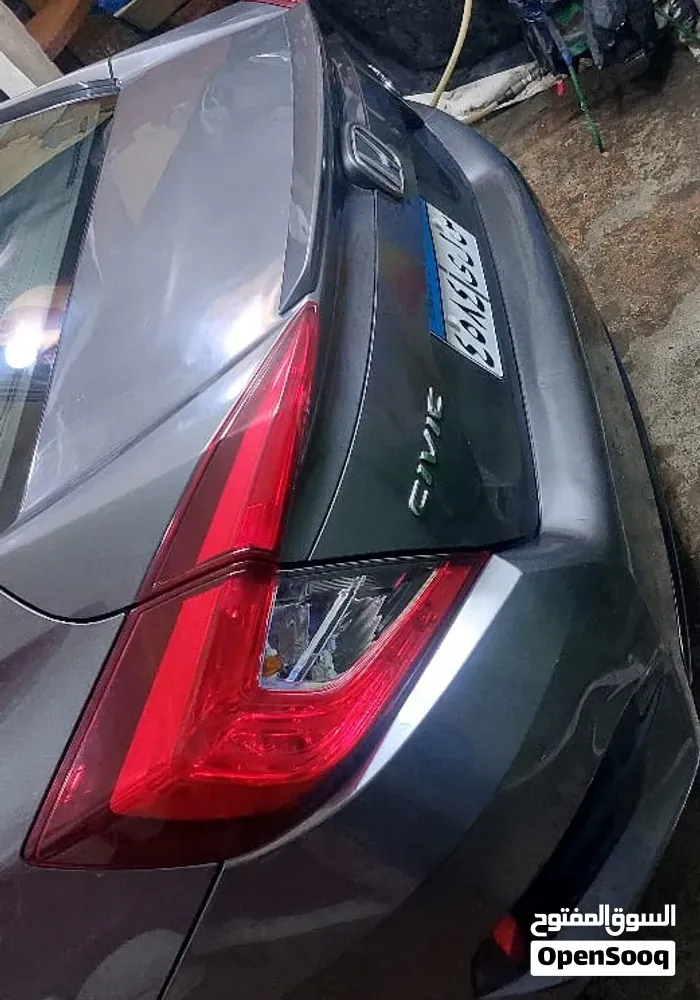 Honda Civic 2018 photo 2