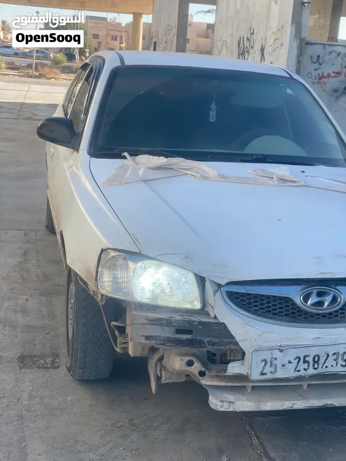 Hyundai Verna 2010 photo 2