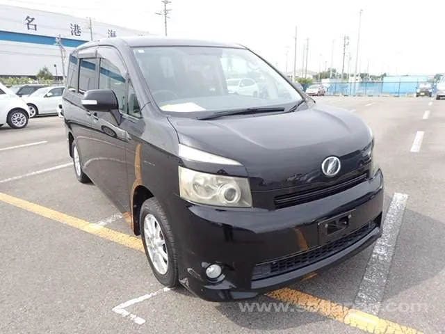 Toyota Voxy X Le