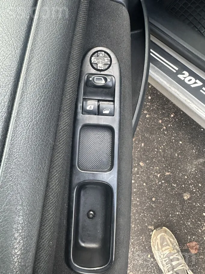 Peugeot 207 2007 photo 2