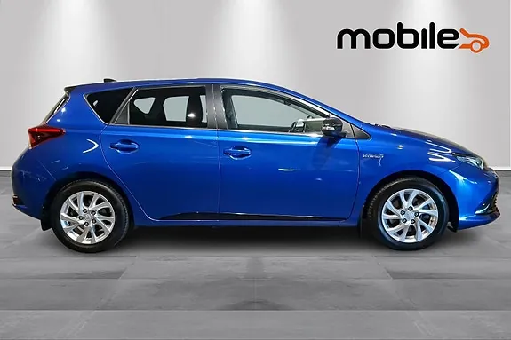 Toyota Auris 2018 photo 2