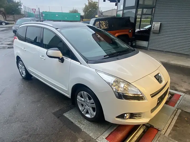 Peugeot 5008 2010 photo 2