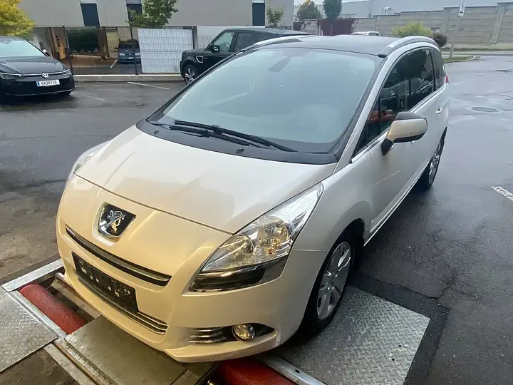 Peugeot 5008 2010 photo 3
