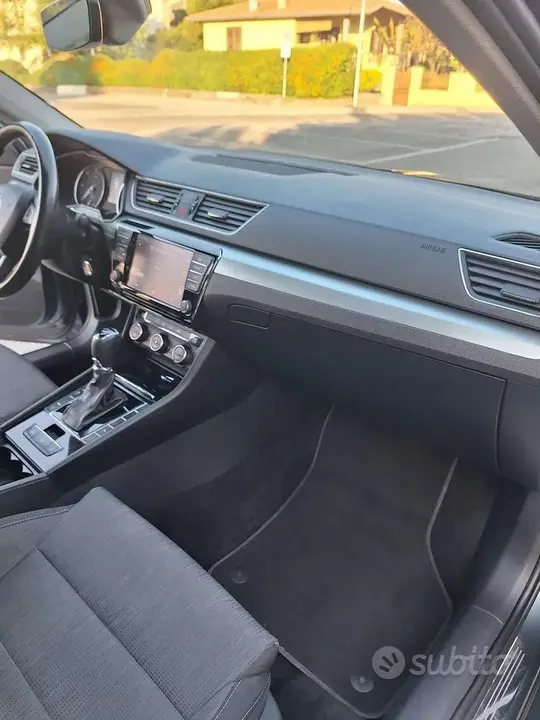 Skoda Superb 2017 photo 3