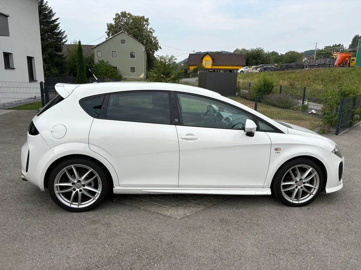 Seat Leon 2010 photo 3