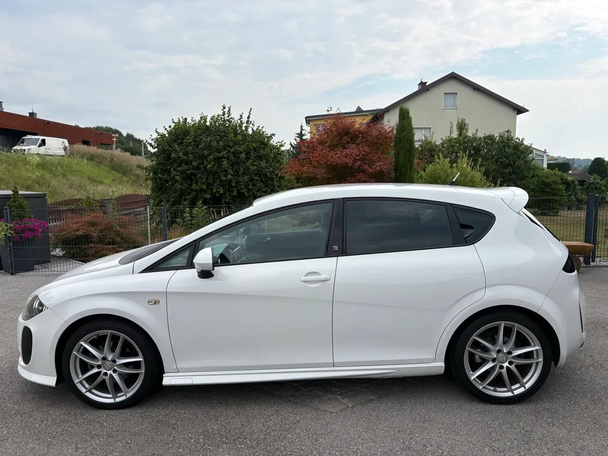 Seat Leon 2010 photo 2