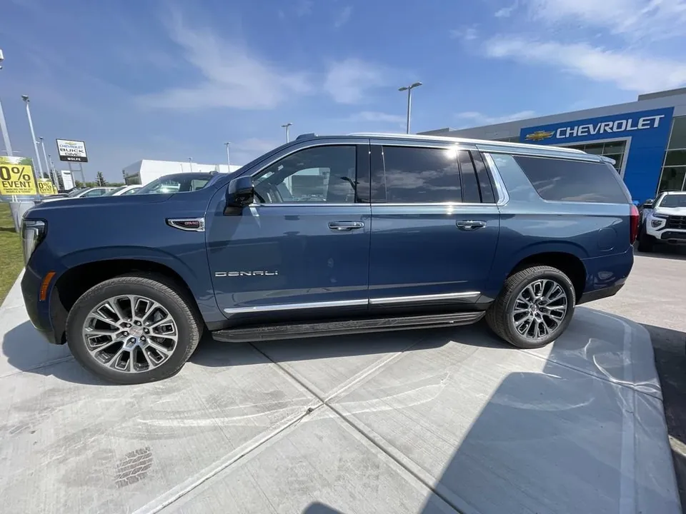GMC Yukon Xl 2026 photo 5