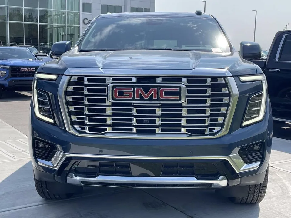 GMC Yukon Xl 2026 photo 2