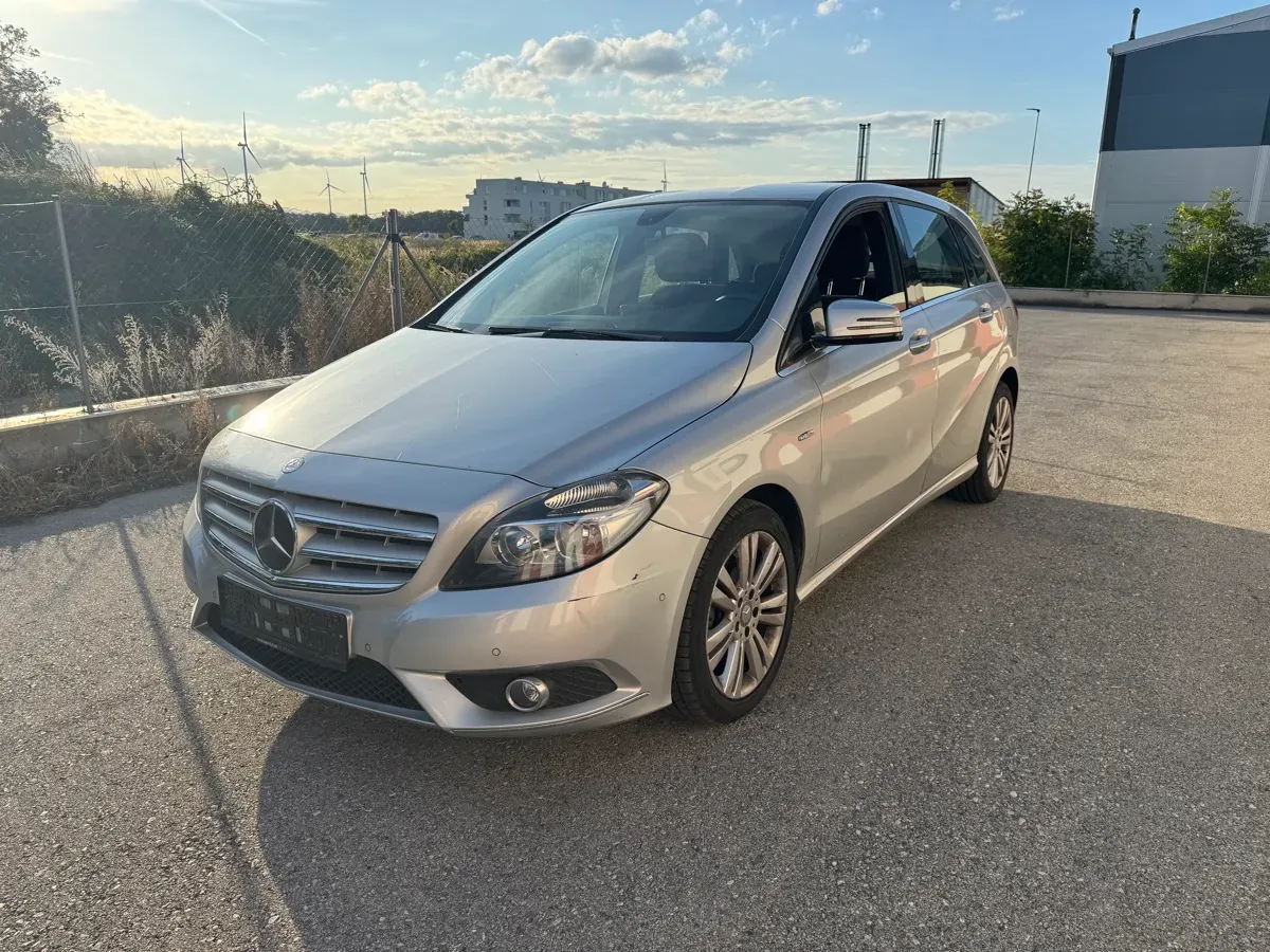 Mercedes-Benz B-Class 2012 photo 3