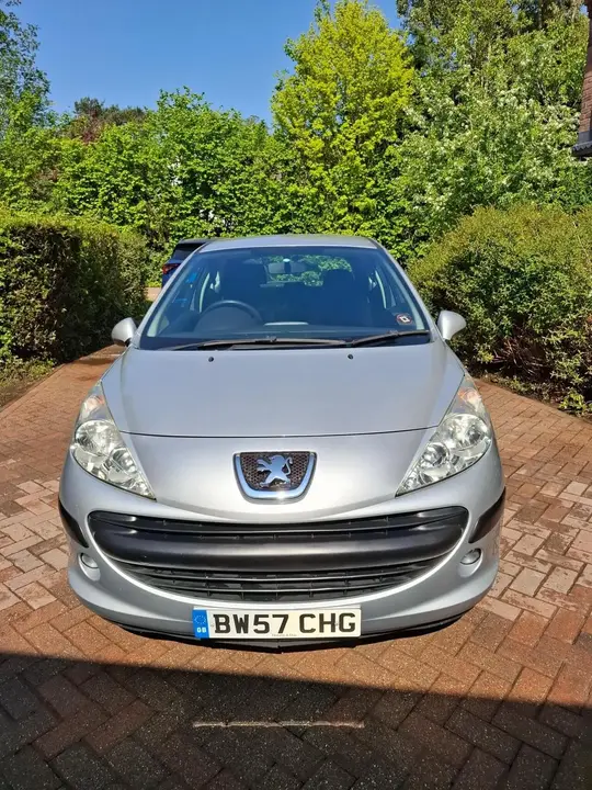 Peugeot 207 2008 photo 2