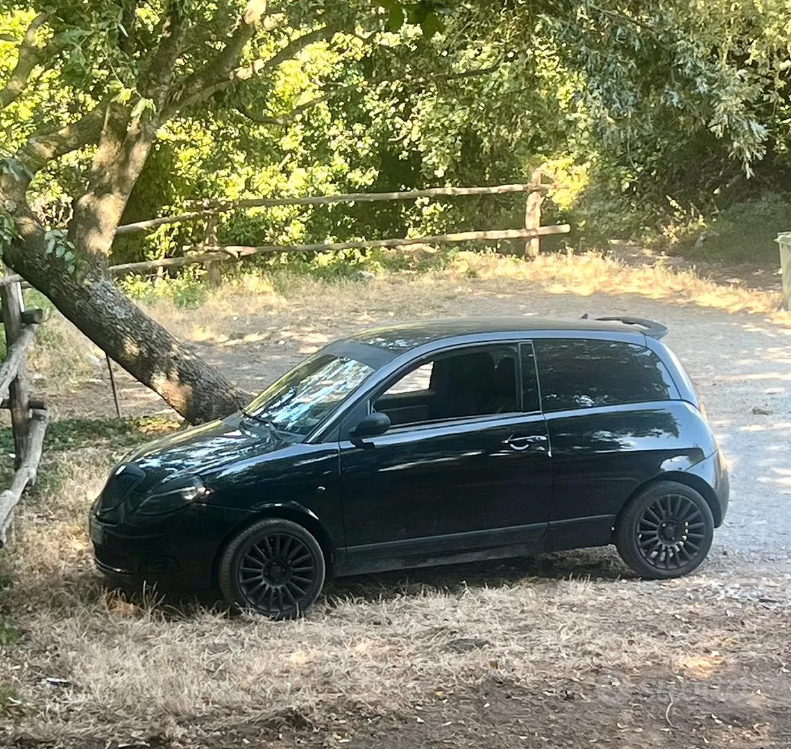 Lancia Ypsilon