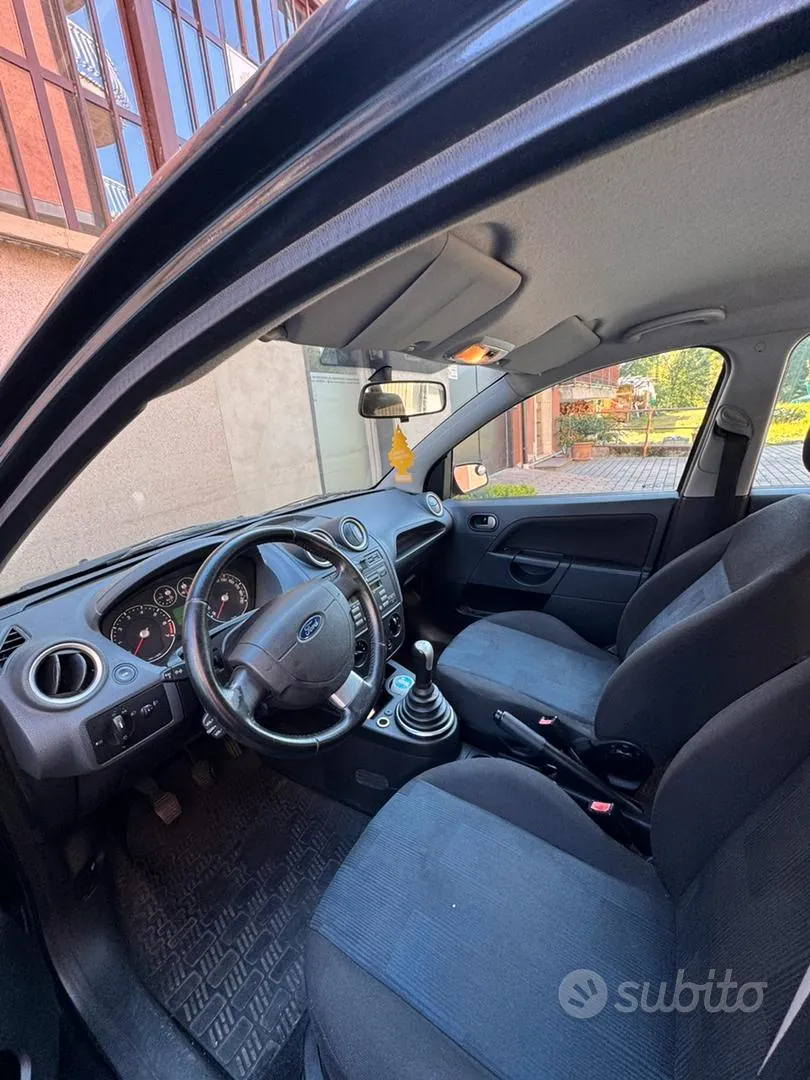 Ford Fiesta 2006 photo 5