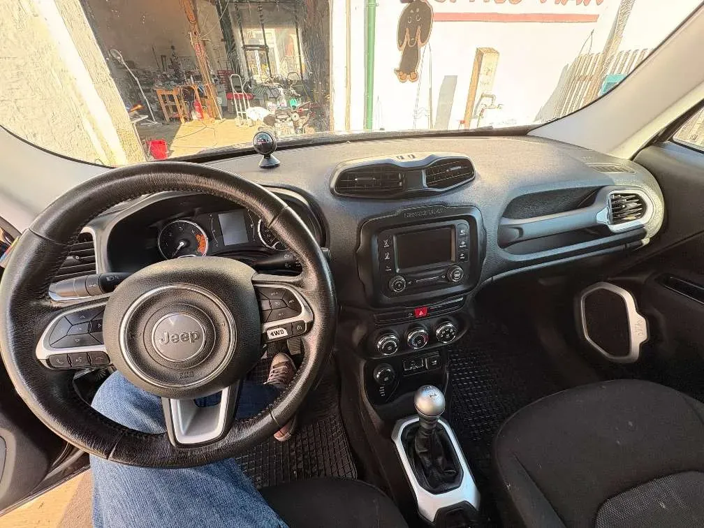Jeep Renegade 2015 photo 2