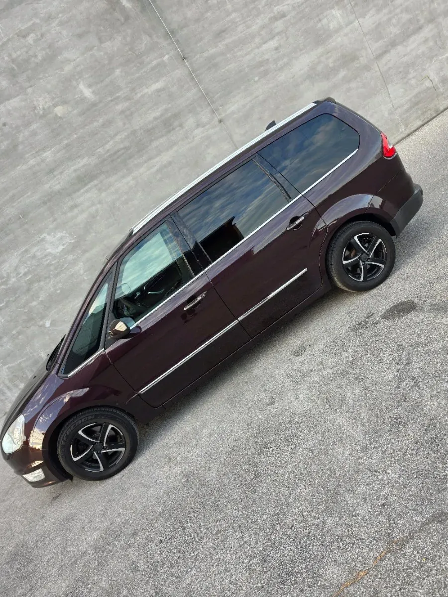 Ford Galaxy 2010 photo 2