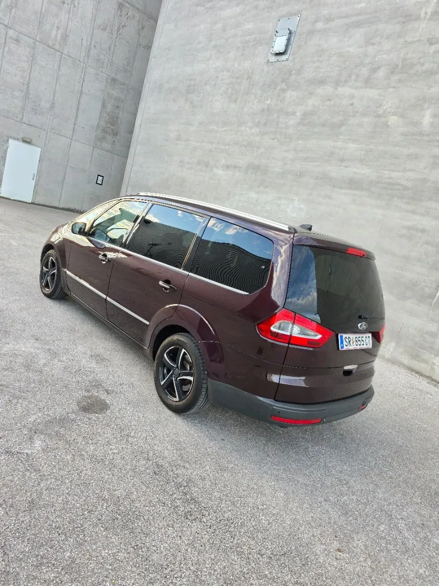 Ford Galaxy 2010 photo 3