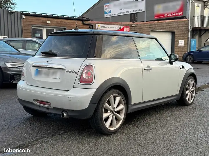 Mini Cooper 2011 photo 2