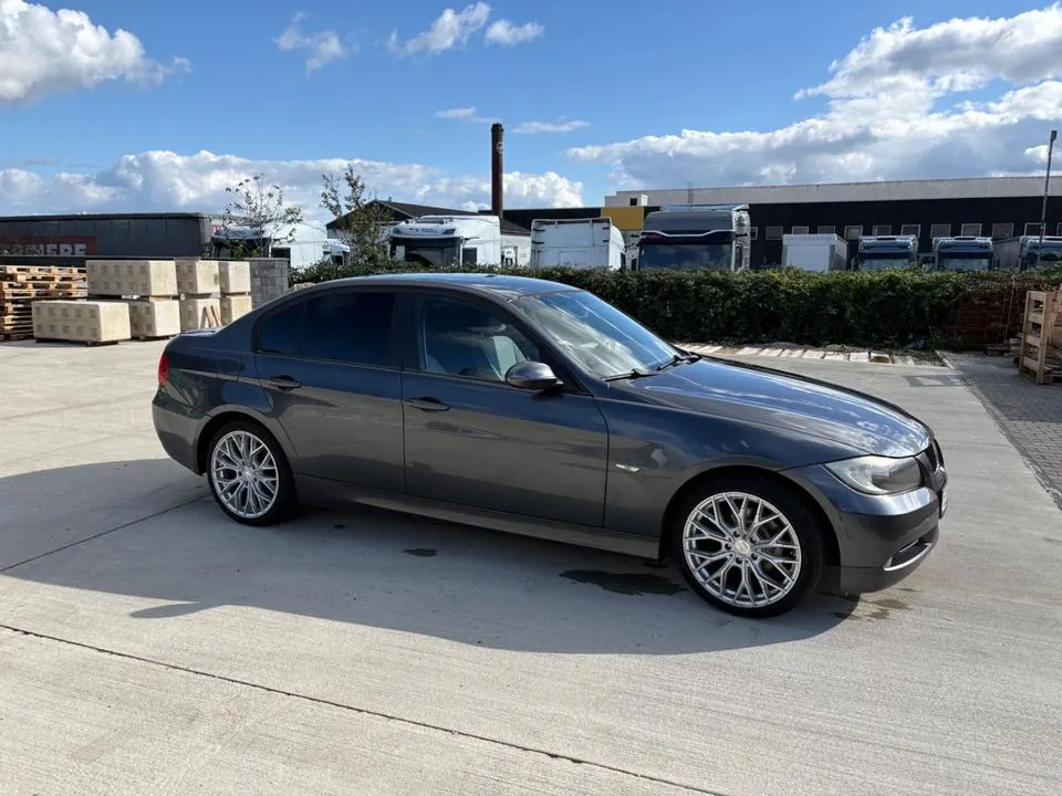 BMW 318I
