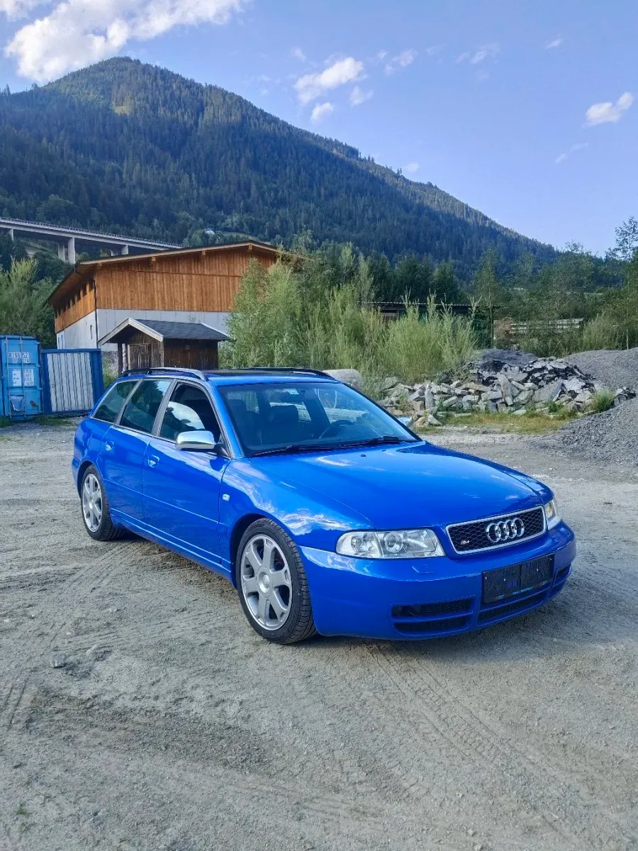 Audi A4 2001 photo 2