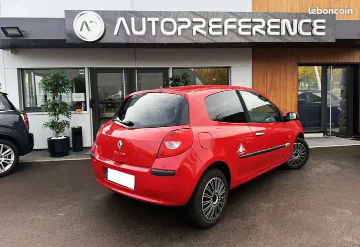 Renault Clio 2009 photo 2