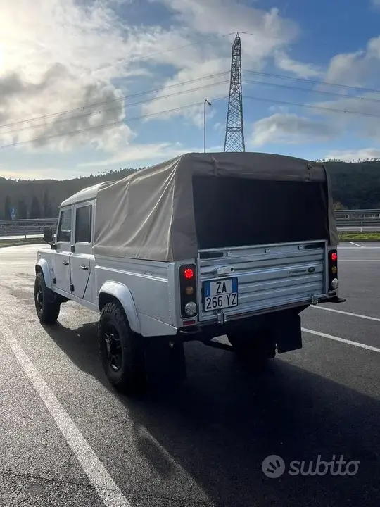 Land Rover Defender 2010 photo 2