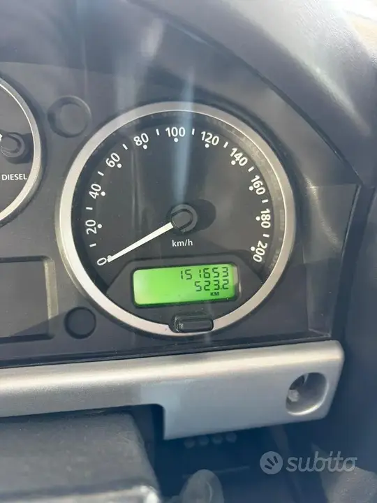 Land Rover Defender 2010 photo 4