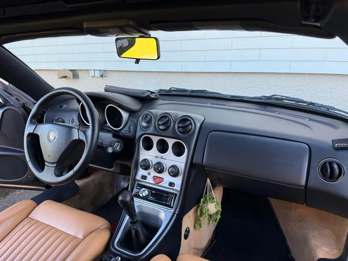 Alfa Romeo Spider 1999 photo 2