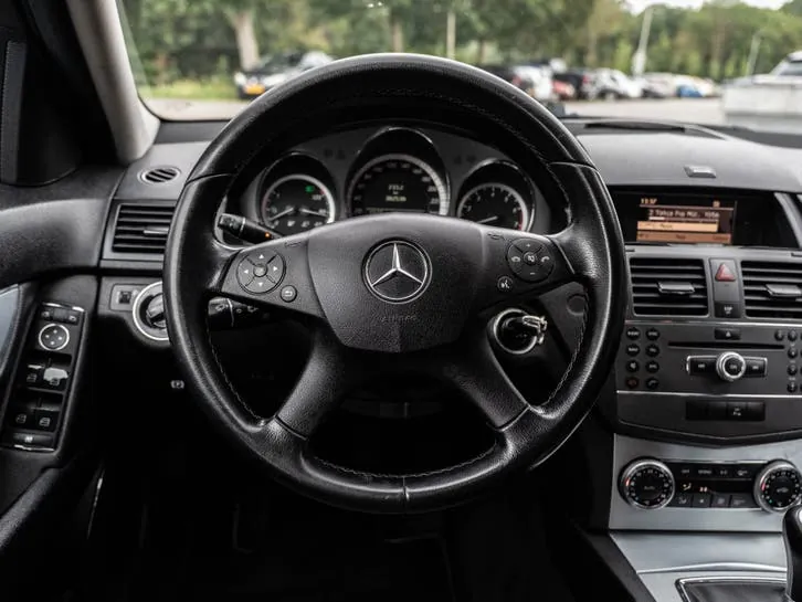 Mercedes-Benz C-Class 2009 photo 2