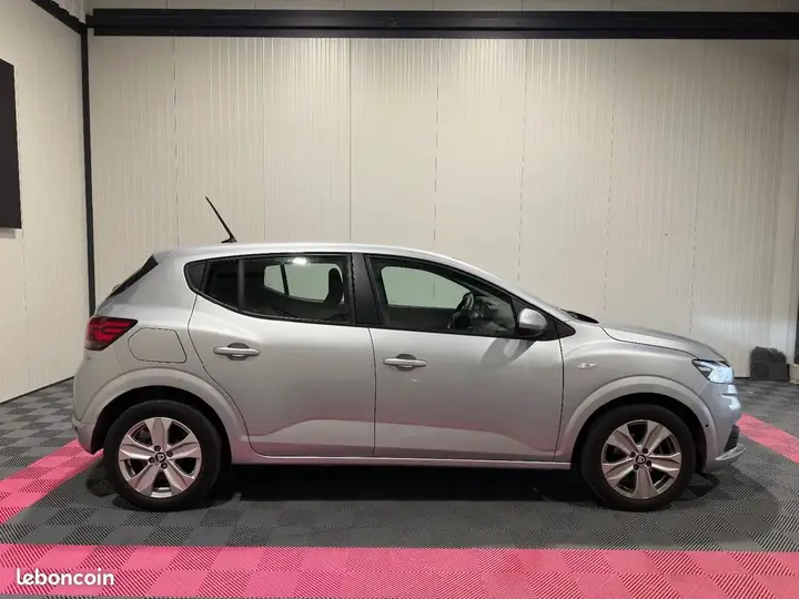 Dacia Sandero 2022 photo 2