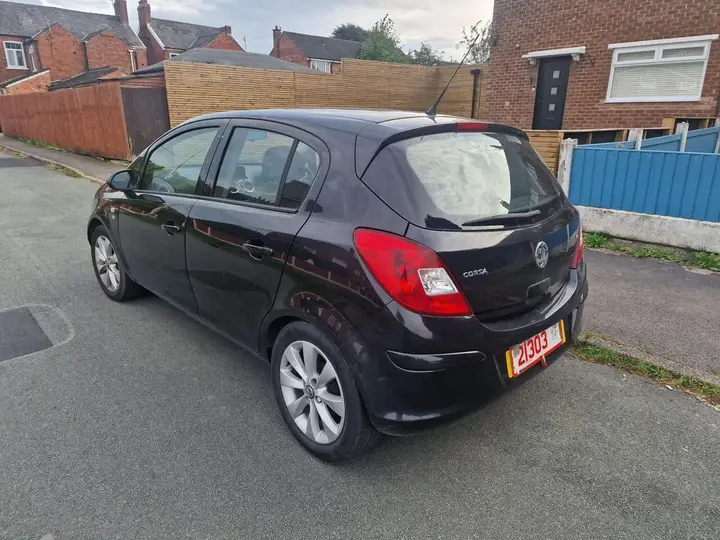 Vauxhall Corsa 2013 photo 2