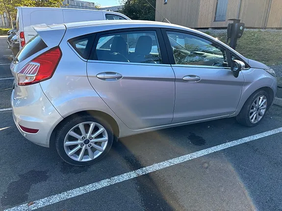 Ford Fiesta 2016 photo 2
