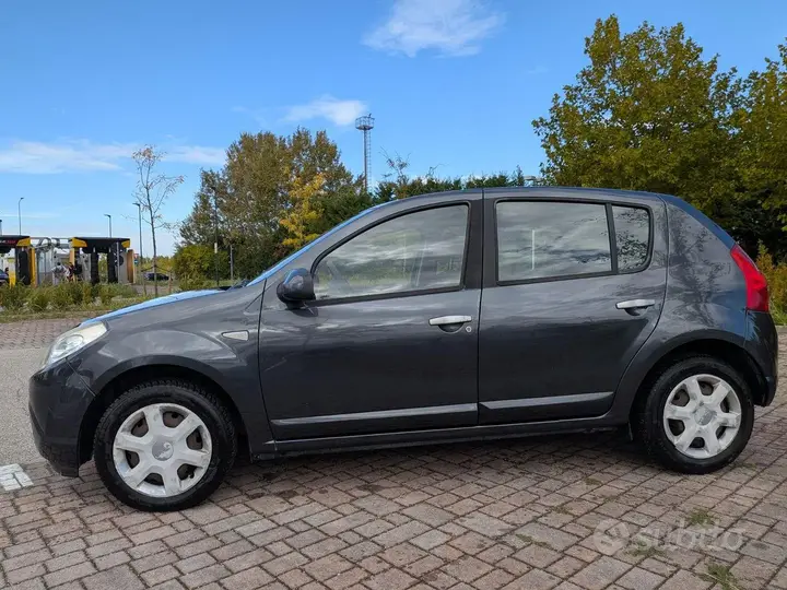 Dacia Sandero 2009 photo 3