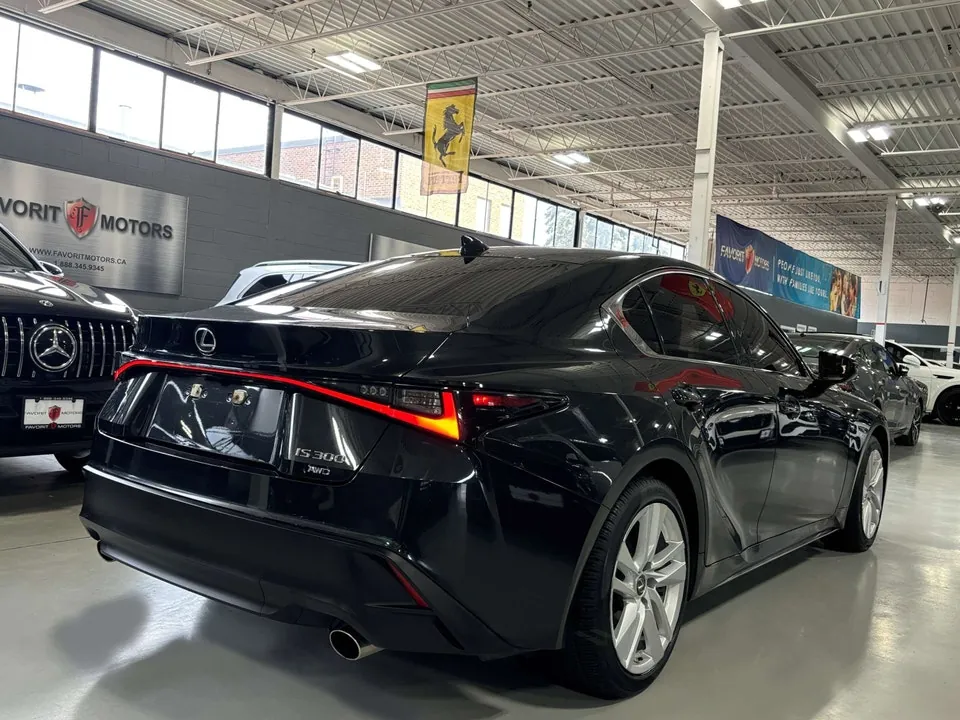 Lexus Is 300 2022 photo 4