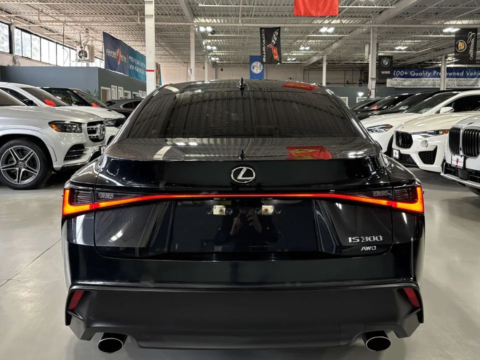 Lexus Is 300 2022 photo 5