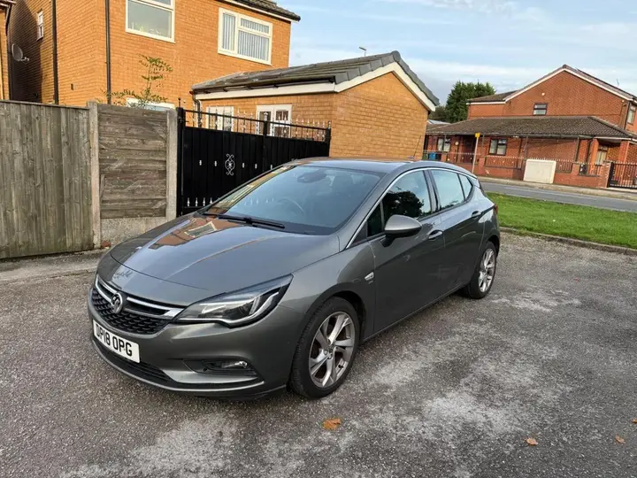 Vauxhall Astra 2018 photo 3