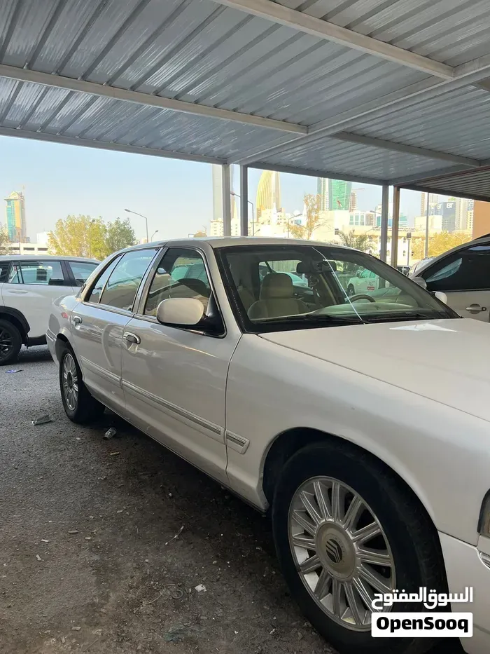 Mercury Grand Marquis 2009 photo 2
