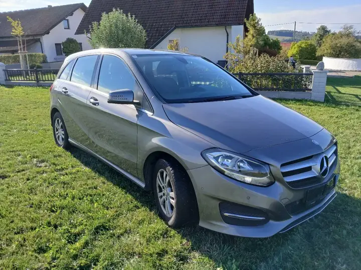 Mercedes-Benz B-Class 2017 photo 2