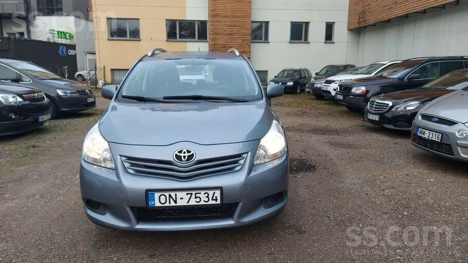 Toyota Verso 2012 photo 2