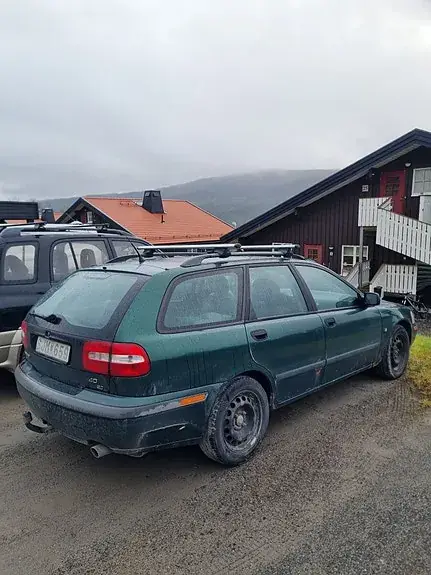 Volvo V40 2001 photo 2