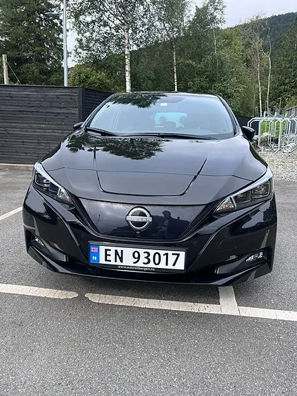 Nissan Leaf 2023 photo 2