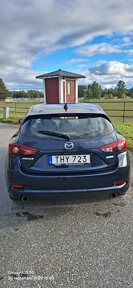 Mazda 3 2017 photo 2