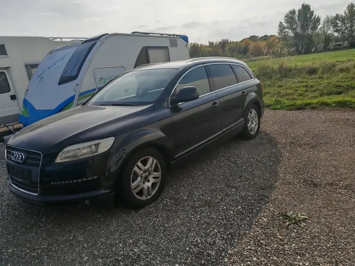 Audi Q7 2006 photo 2