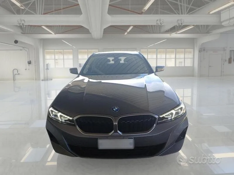 BMW 3 Series 2022 photo 2